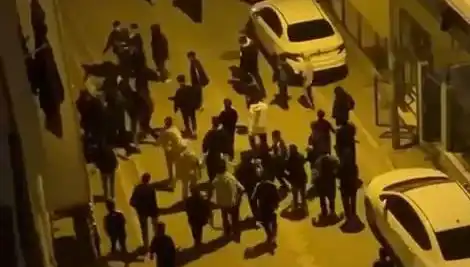 Esenyurt'ta Sopalı Mahalle Baskını: Gençler Arasında Korkunç Kavga