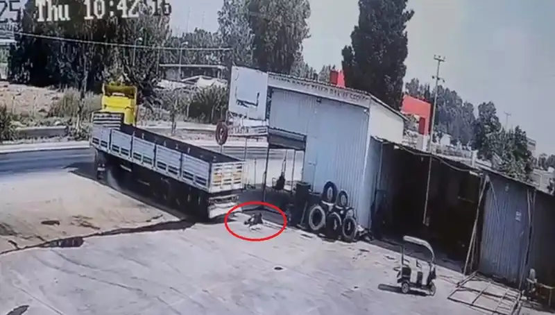 16 Yaşındaki Çocuk İşçinin Korkunç Ölümü: TIR Kazası Gözleri Doldurdu