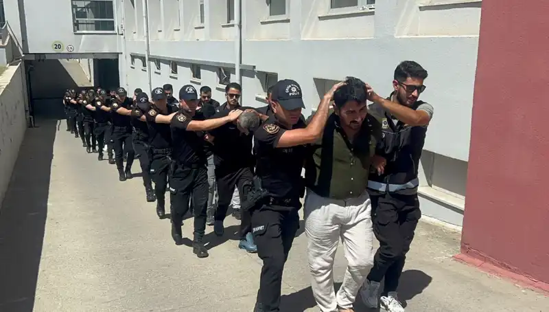 Adana’da Uyuşturucu Çetesi Çökertildi: 825 Kilo Eroin Ele Geçirildi