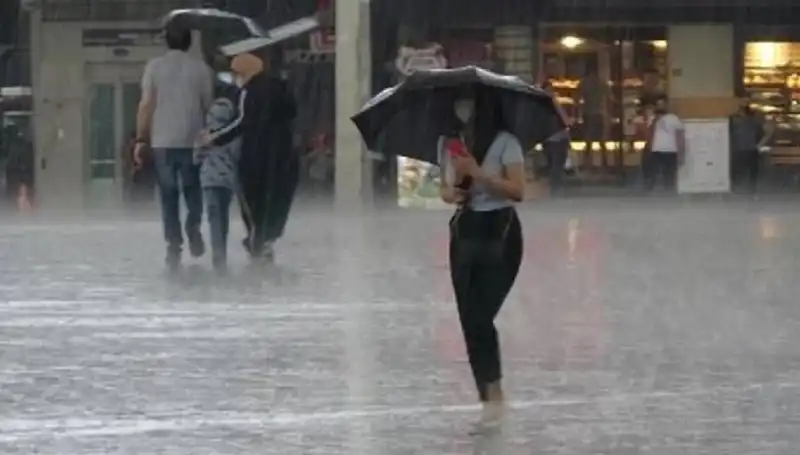 Marmara Bölgesi Yağışlı Günlere Hazırlanıyor: 14 Derece Soğuk Hava Uyarısı