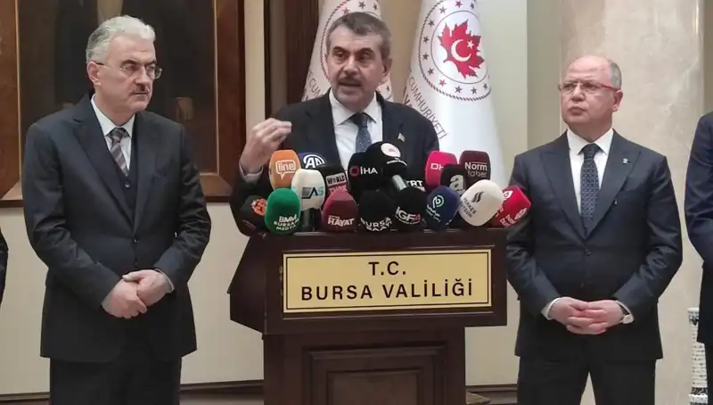 Protestoların Gölgesinde Bakan Tekin'den Çalışanlara Yaptırım Uyarısı