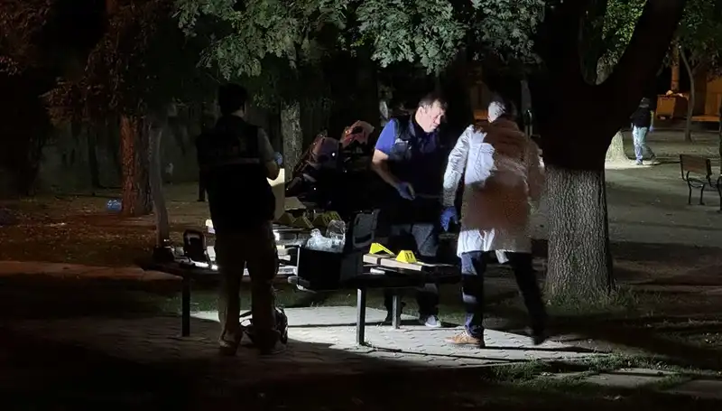 ** Husumet Kanlı Bitti: Bir Kişi Hayatını Kaybetti, İki Kişi Yaralı Düştü**