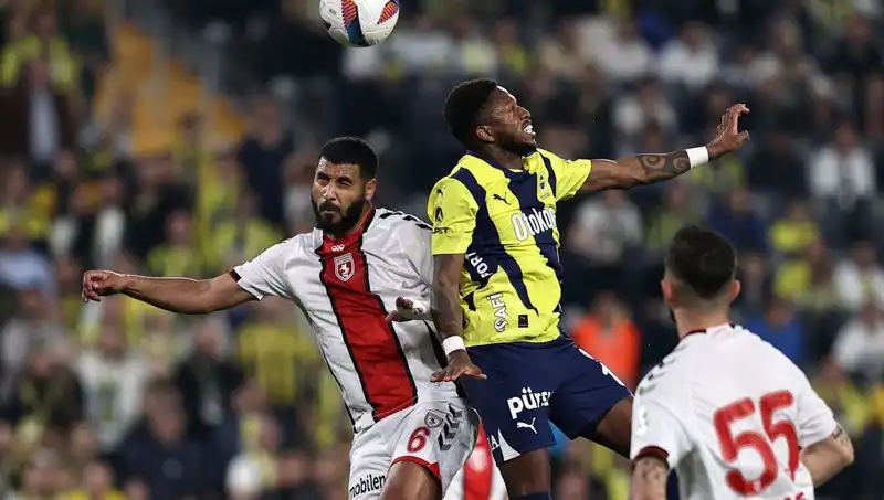 Fenerbahçe'de Uyum Sorunu: Spor Yazarlarından Sert Eleştiriler Geldi