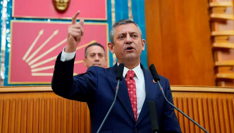 Özgür Özel'den İBB Soruşturmasına Sert Tepki: Adalet ve Şeffaflık İstiyoruz!