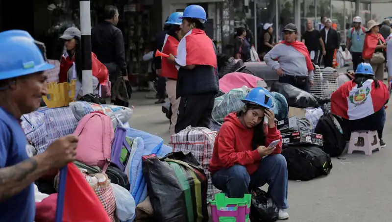 Peru'da Madenciler Sokakları Çökerterek Hak Arayışına Girdi