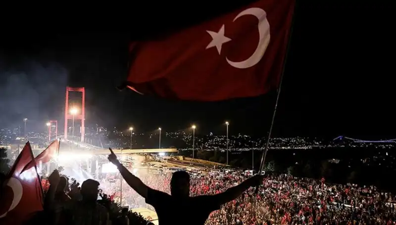 15 Temmuz'un Kahramanları İçin En Uzun Gece: Külliye'de Tiyatro Gösterimi