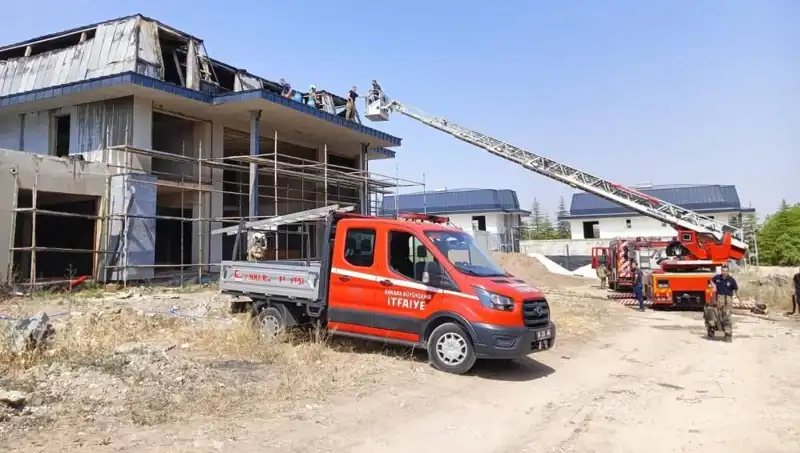 Gölbaşı'nda Villaları Tehdit Eden Yangın: Sokaklar Küllere Dönüştü