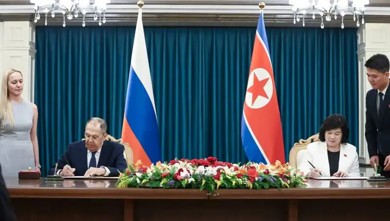 Rusya ile Kuzey Kore Arasındaki İlişkiler Derinleşiyor: Lavrov İle Tarihi Görüşme