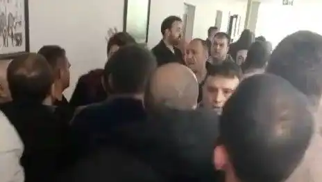 Karamürsel Belediyesi'nde İhale Kavgası: Başkent'ten Yıldızlar Geçiyor!