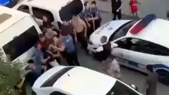 Sosyal Medyada Başlayan Kavga Sokaklarda Büyüyünce, Yaralı Sayısı Arttı